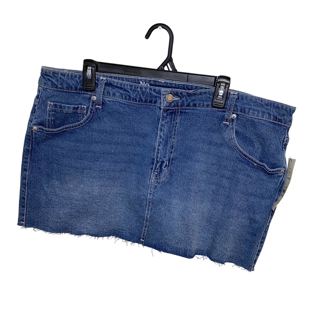 No Boundaries Womens Denim Mini Skirt Medium Wash Raw Hem Mid Rise‎ XL 16-18 NWT